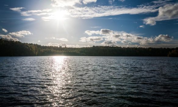 Sonnenlicht über dem Berggeistsee
