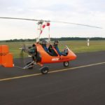 Der Tragschrauber rollt zur Startbahn