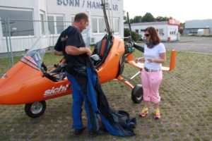 Vorbereitung des Tragschraubers am Flugplatz Bonn/Hangelar