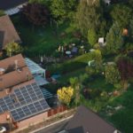 Luftaufnahme von Wohnhäusern mit Gärten und Solaranlagen in Bornheim-Walberberg