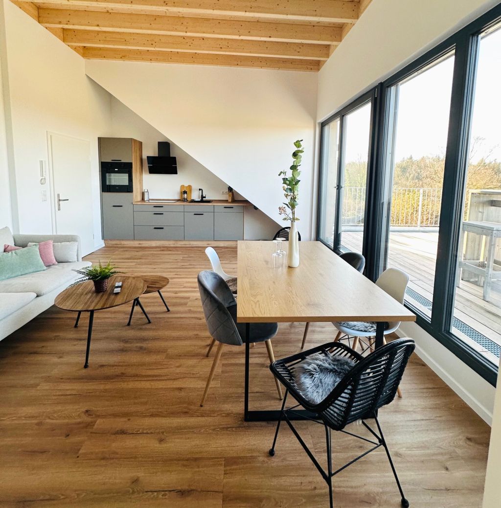 Wohnbereich im Deluxe Studioappartement L im Dachgeschoss