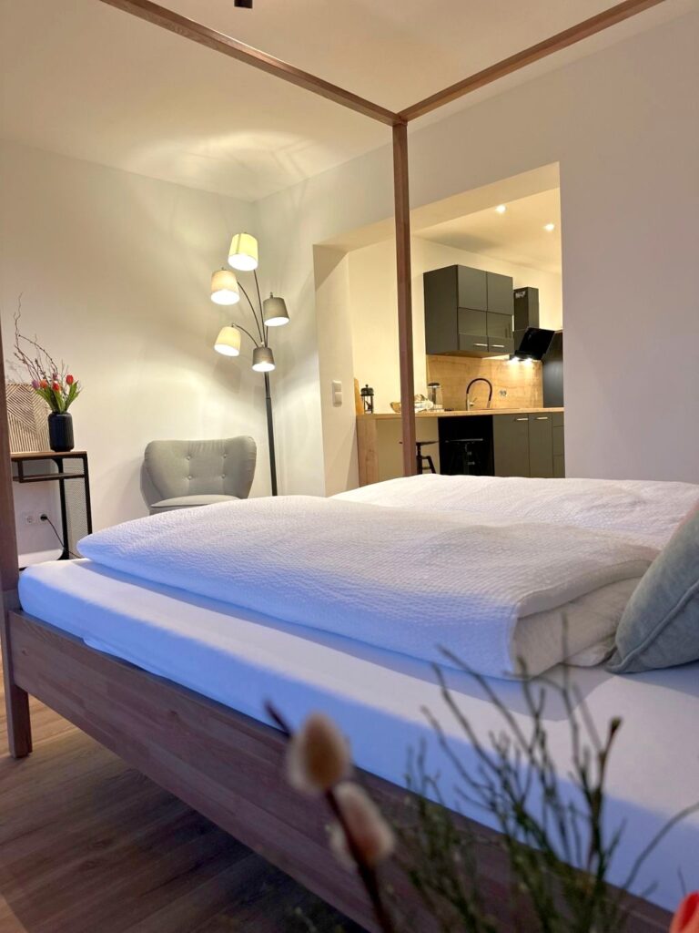 Schlafbereich im Appartement S mit Doppelbett